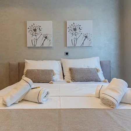 아파트 Apartman Erik **** *